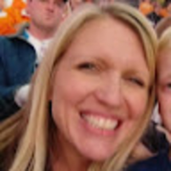 Meet your Posher, Jennifer - Picture 1 of 1